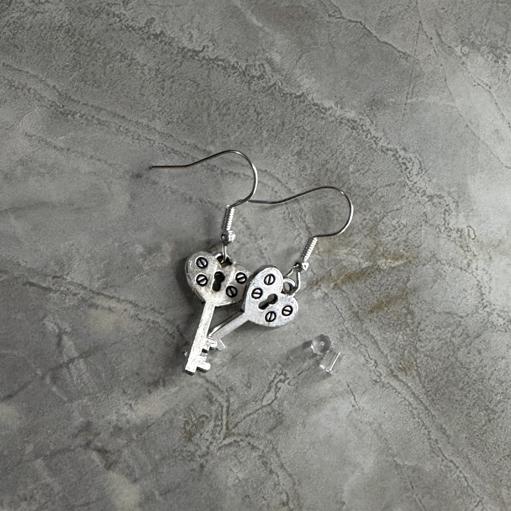 Skeleton key earrings, hand made!
